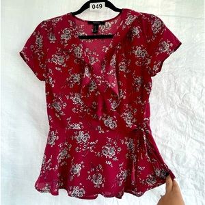 Forever 21 wrap tie short sleeve floral top blouse. Size M medium.